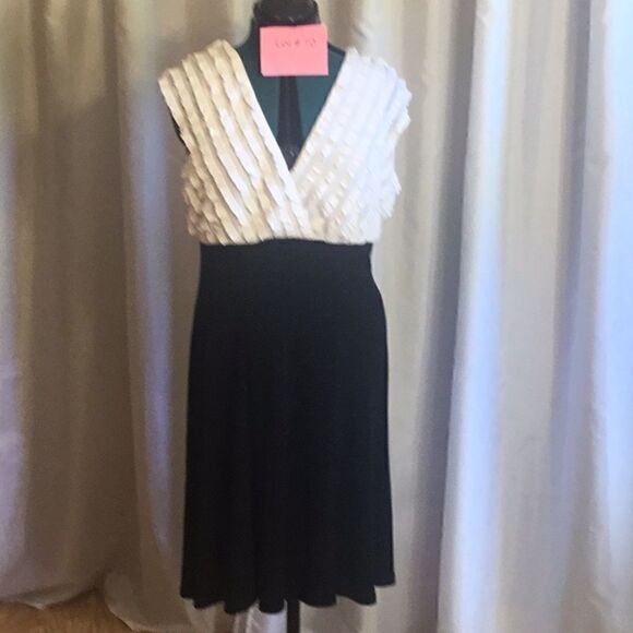White ruffled top dress with black skirt in size 12 by CONNECTED APPAREL - Picture 1 of 9